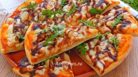 Пицца с курицей и ананасами