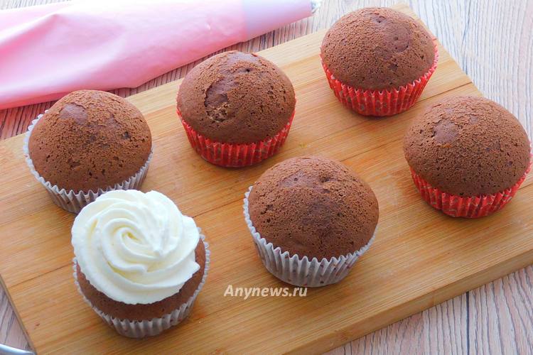 Украсить капкейки кремом чиз из кондитерского мешка