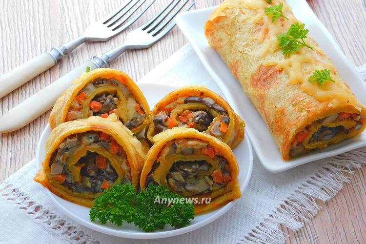 Рулет из картофельного теста с грибами