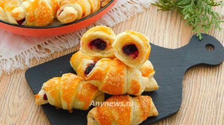 Рогалики из слоеного теста с вареньем