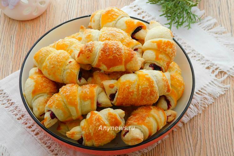 Слоеная выпечка с вареньем