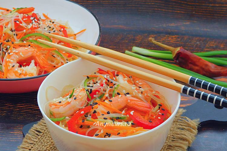 Фунчоза с креветками и овощами по-домашнему