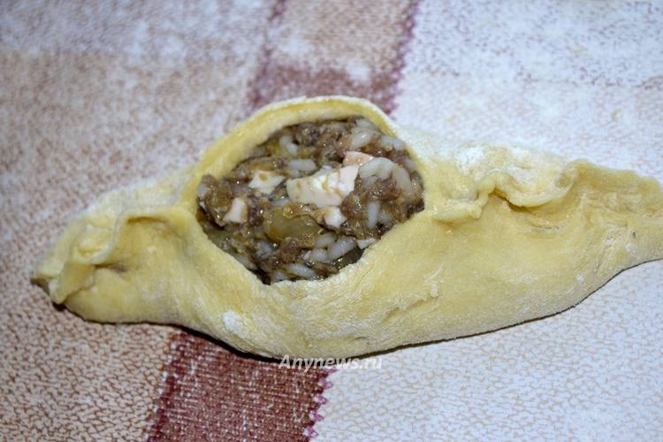 Края расстегая защепить, центр оставить открытым