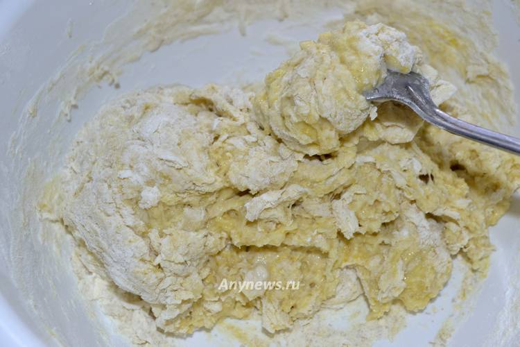 Расстегаи с рыбой и рисом - замесить тесто