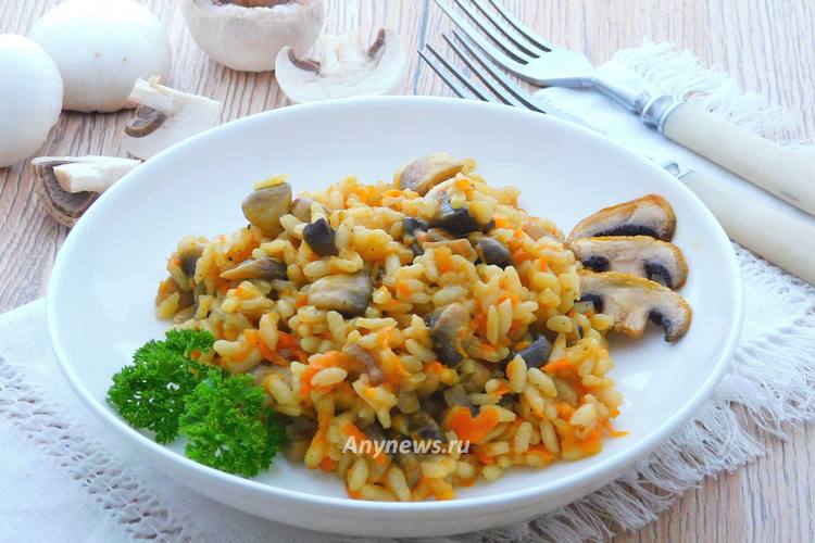 рис с шампиньонами и луком