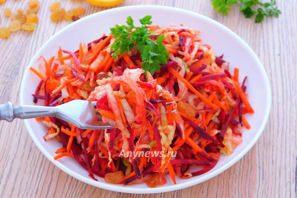 Салат из капусты с морковью и свеклой