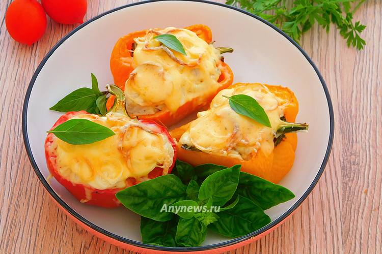 Болгарский перец фаршированный курицей и сыром в духовке