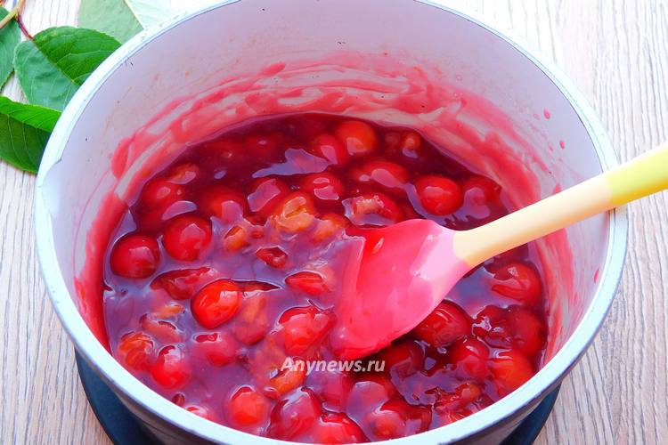 вишневый конфитюр загустеет