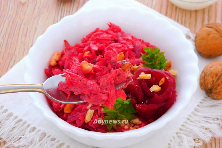 Салат из свеклы с чесноком и грецкими орехами