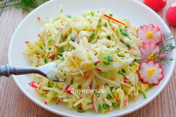 Салат с редисом и яйцом