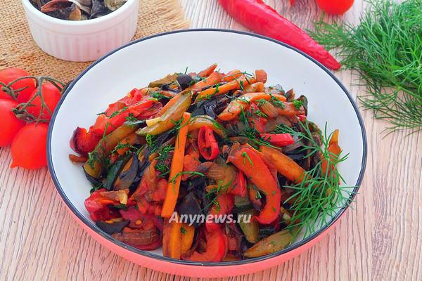 Овощное рагу с грибами и кабачками