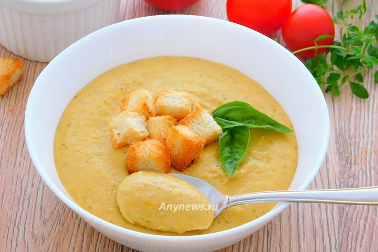 Суп-пюре с кабачком, картофелем и плавленым сыром