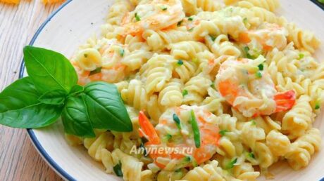 Паста с цукини и креветками