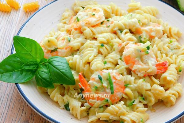 Паста с цукини и креветками