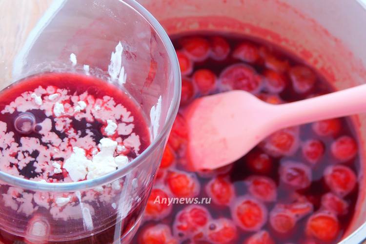 Крахмал добавить в оставшееся вино