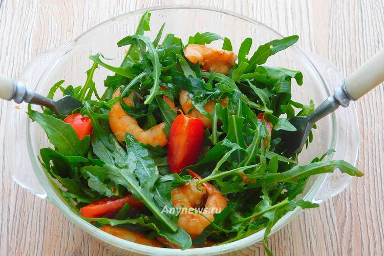 Аккуратно перемешать продукты