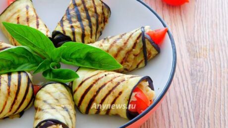Рулетики из баклажанов с сыром