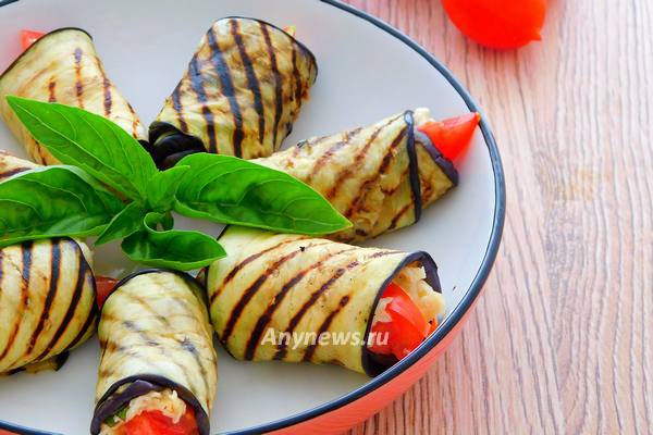 Рулетики из баклажанов с сыром