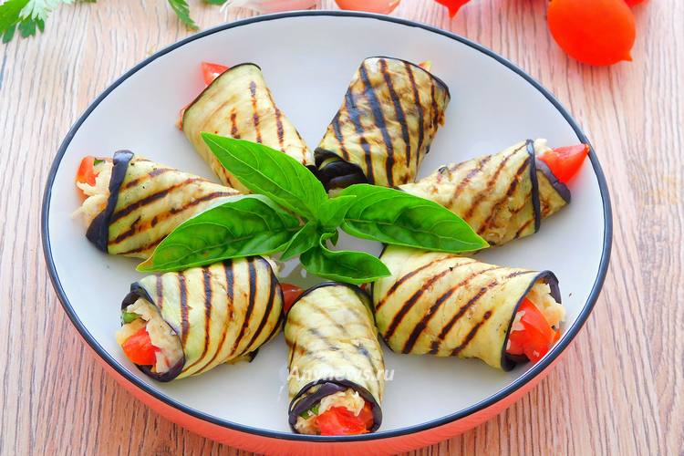 Рулетики из баклажанов с сыром и чесноком