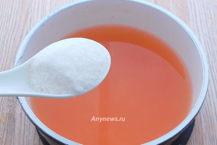 В яблочный отвар добавить сахар