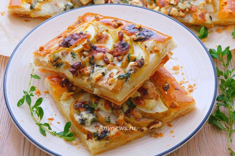 Слоеный пирог с грушей и сыром - рецепт