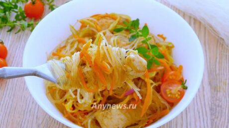 Фунчоза с курицей и кабачком