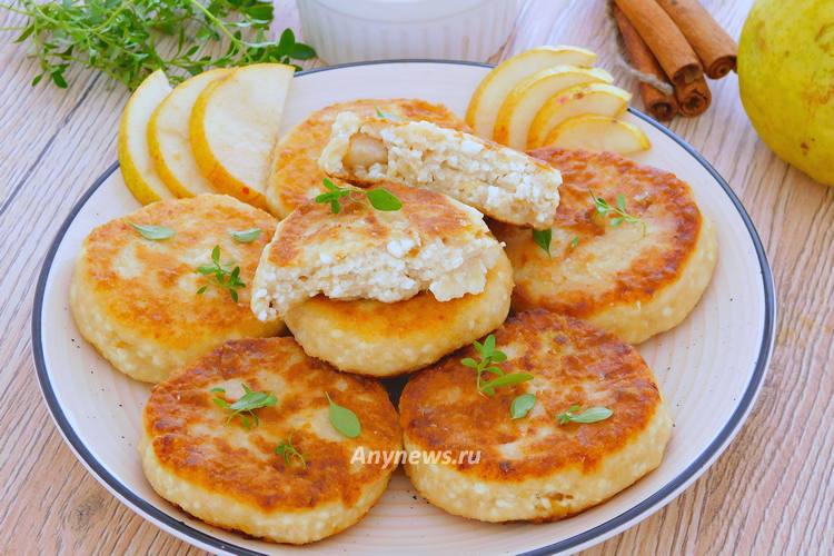 Сырники из творога с грушей 