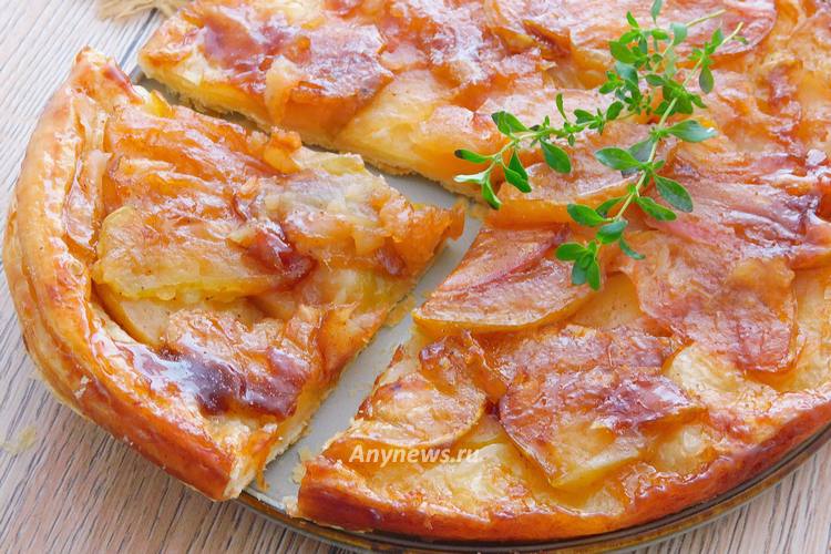Домашний яблочный пирог с карамелью
