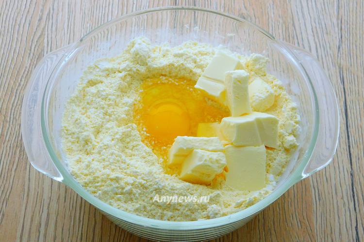 Перемешать, добавить яйцо и мягкое масло