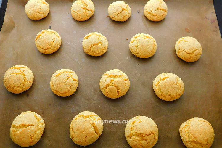 Печенье из кукурузной муки выпекать в духовке 12-15 минут