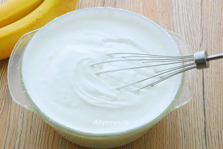 Взбить миксером до увеличения в объеме и растворения сахара