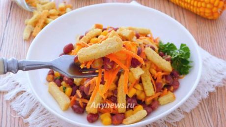 Салат с консервированной фасолью и кукурузой
