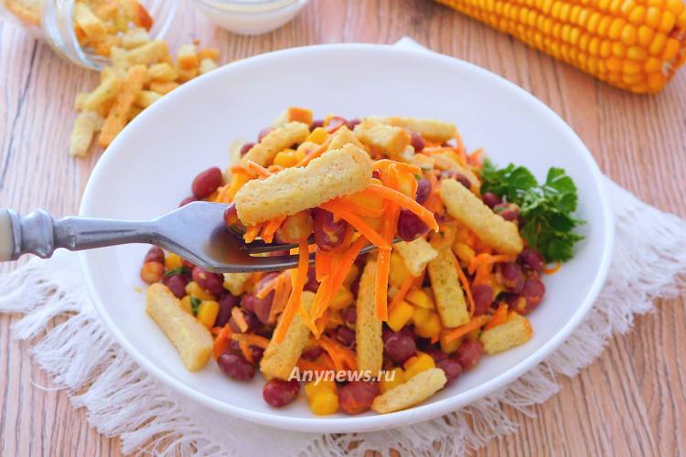 Салат с консервированной фасолью и кукурузой - фото