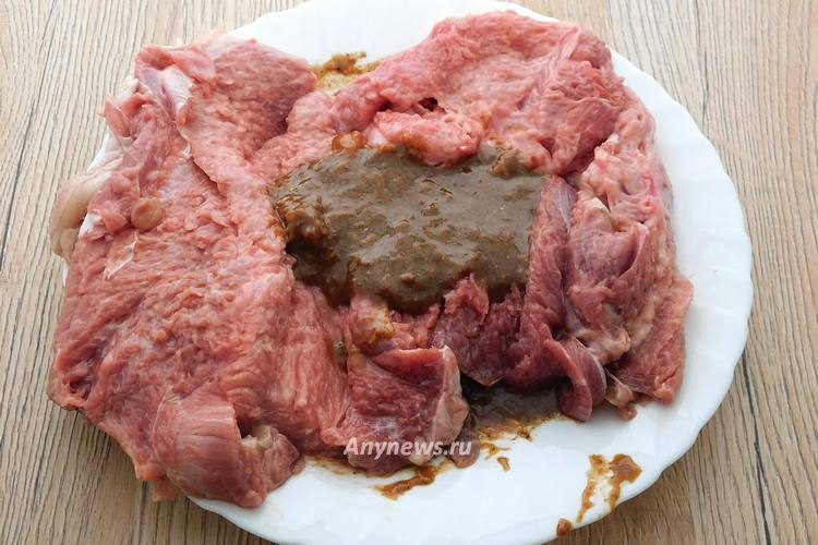 Выложить маринад к мясу индейки