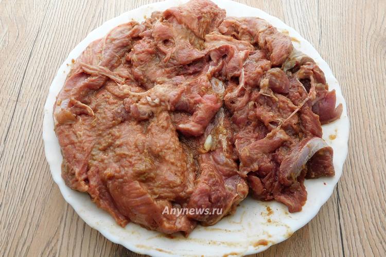 оставить индейку мариноваться на 6-12 часов