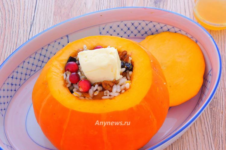 Сверху выложить сливочное масло