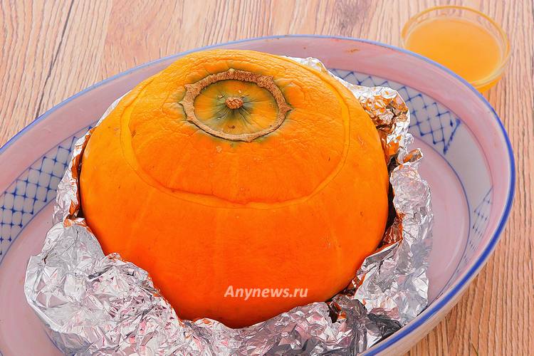 Запеченная тыква с медом и орехами готовится в духовке 1 час