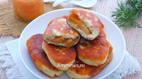 Жареные пирожки с повидлом