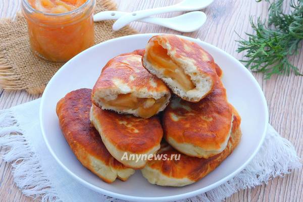 Жареные пирожки с повидлом