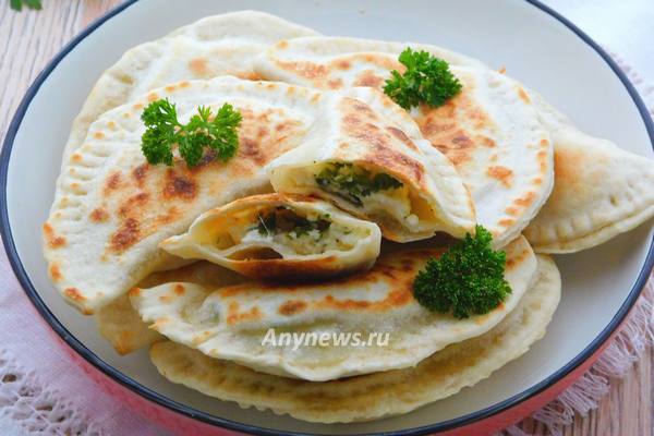 Кутабы с зеленью и сыром