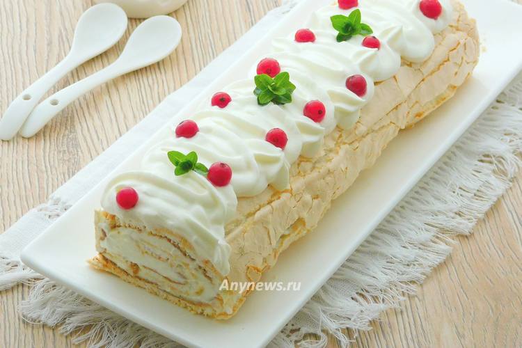 Меренговый рулет с творожным сыром - рецепт