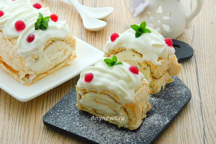 меренговый рулет с творожным сыром и сливками