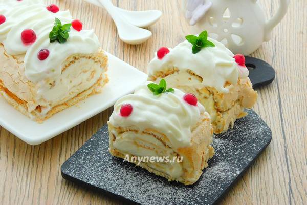 Меренговый рулет с творожным сыром