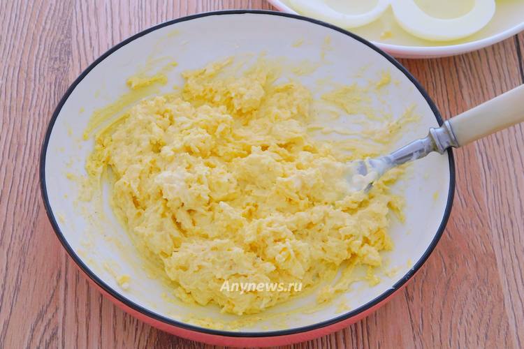 Перемешать все ингредиенты начинки