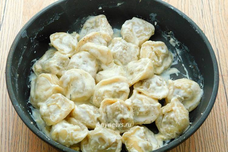 Огонь выключить и дать постоять в закрытой сковороде пару минут