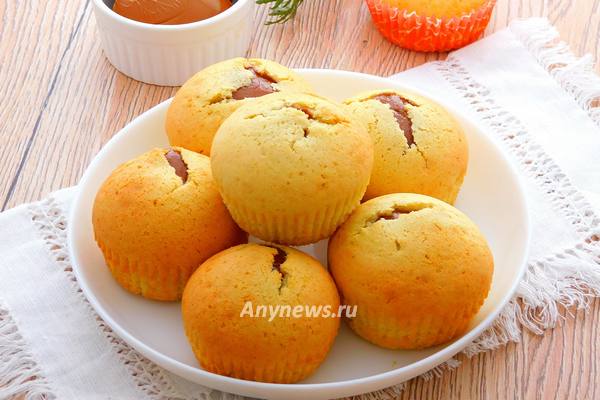 Кексы со сгущенкой внутри