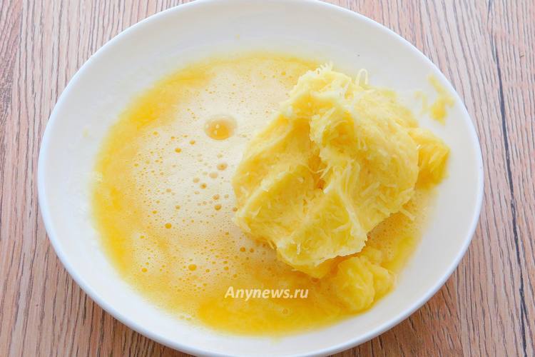 Руками отжать картофельный сок