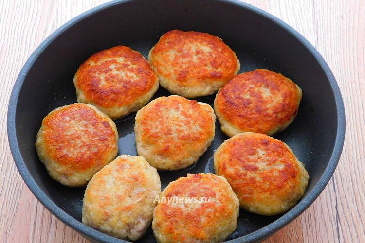 Потушить колдуны на сковороде 10 минут