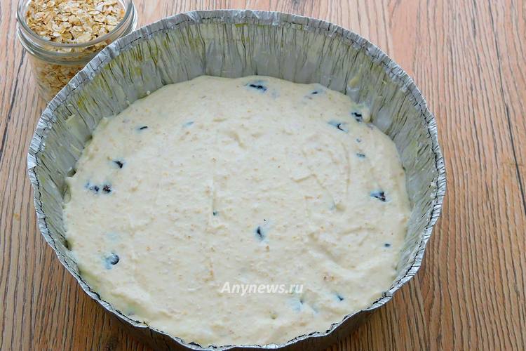 выложить творожную массу в форму для выпечки