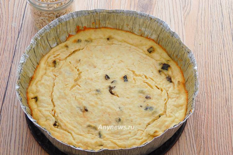 Выпекать творожную запеканку с овсяными хлопьями в духовке 35 минут